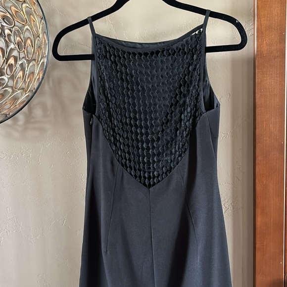 Sz6 Lined Black Dress with eyelet back - Picture 4 of 16